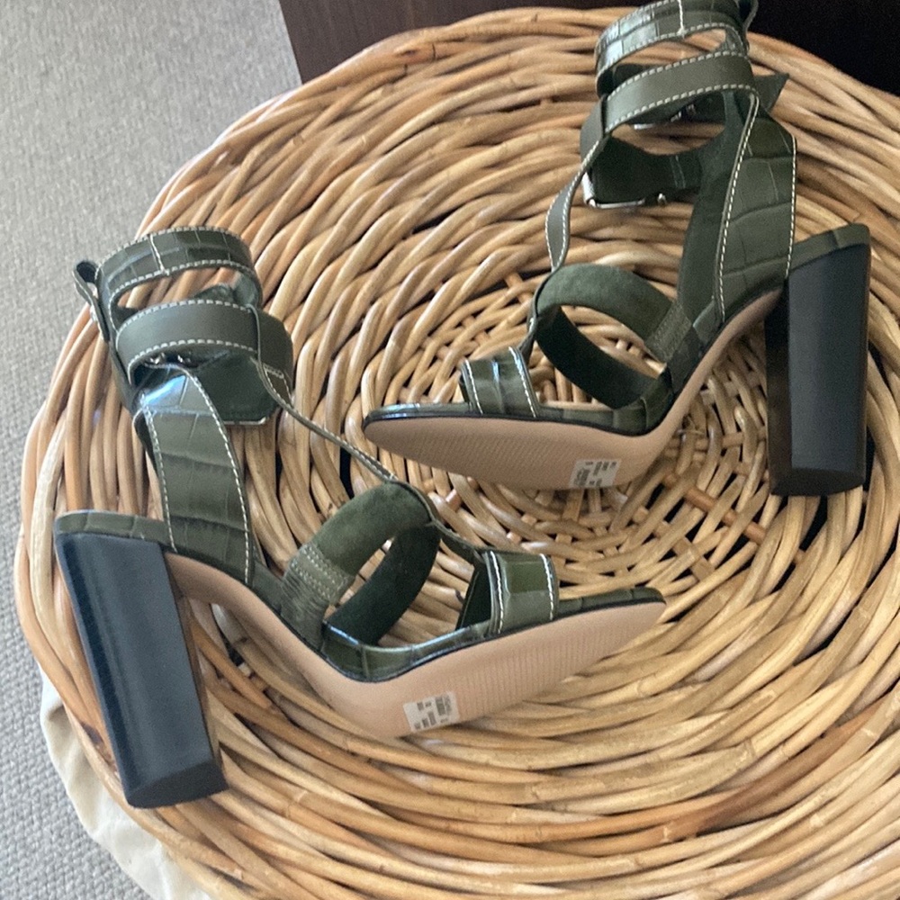 Beautiful green Schutz summer sandals - new!  Fashionable higher heel.